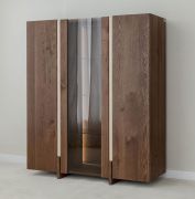 Vitrine | Farbe: Tabacco | 3 Türen | Massivholz | Eichenholz geölt | Travertin Stein | inkl. LED-Beleuchtung | 12 Fächer | 120 x 41 x 140 cm