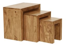 Satztisch 3er Set aus Akazie Massivholz, Farbe: Akazie - Abmessungen: 50 x 30 x 45 cm (H x B x T), mit schöner natürlicher Holzmaserung