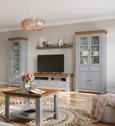 Wohnzimmer Komplett - Set B Gimone, 5-teilig, finnische Kiefer, in Grau, Griffe aus Holz, Landhausstil, zwei Vitrinen, ein Wandregal