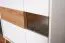 Vitrine Tuanai 03, Farbe: Eiche / Weiß Hochglanz - 121 x 95 x 40 cm (H x B x T)