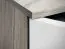 Vitrine Nese 04, Farbe: Weiß Hochglanz / Eiche San Remo - Abmessungen: 125 x 100 x 36 cm (H x B x T), mit genügend Stauraum