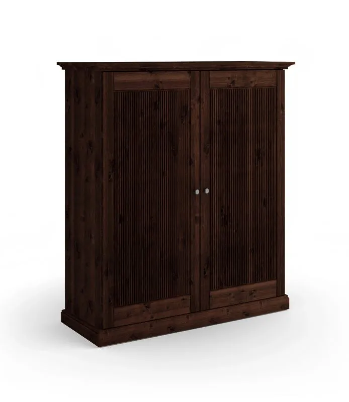 Kleiderschrank | aus massiv finnische Kiefer | Farbe: Tabacco | Griffe: Altsilber | Maße: 147 x 129 x 54 cm | zwei Türen | robust | natürliche Maserung