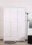 Kleiderschrank | 3 Drehtüren | 2 Schubladen | 4 Fächer | mit Kleiderstange | 117 cm breit | Massivholz | Farbe: Weiß Abbildung