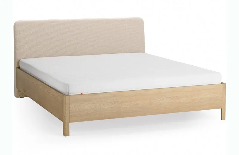 Doppelbett | Eiche massiv | 180 x 200 cm | Farbe: Eiche / Beige | weich gepolsterte Kopfstütze | inkl. Lattenrost | dezent abgerundete Form