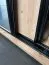 Kleiderschrank Tharo 1,5 Meter breit mit Schiebetüren in Schwarz/Weiß, moderne Optik, Einlegeböden, auch für Wohnzimmer geeignet, Anti Staubbürsten