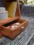 Stilvoller Nachttisch aus Sheesham Massivholz, Farbe: Sheesham - Abmessungen: 53 x 45 x 40 cm (H x B x T), mit einzigartiger Maserung