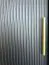 Eleganter Kleiderschrank Balmenhorn 02, Farbe: Weiß matt / Schwarz matt - Abmessungen: 200 x 100 x 62 cm (H x B x T), mit fünf Fächern und zwei Kleiderstangen