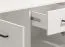 Kommode / Sideboard mit drei Türen Sabas 02, Farbe: Weiß, eine Schublade, sechs Fächer, ABS-Kantenschutz, Griffe & Beine: Schwarz, Maße: 90 x 138 x 40 cm