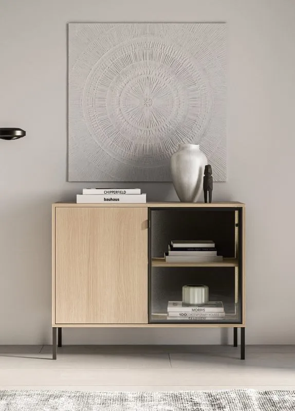 Kommode | klein | Farbe: Eiche Lindberg | 1 Glastür mit Aluminiumrahmen | 4 Fächer | inkl. LED-Beleuchtung | Push-to-open Funktion | 107 x 40 x 86 cm | Beine: Metall