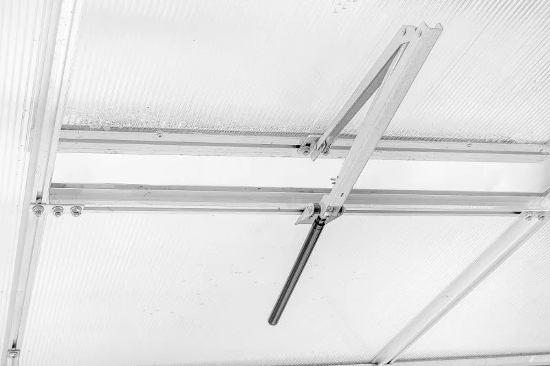 Zusätzliches Dachfenster mit automatischer Öffnungsfunktion, HKP 6mm