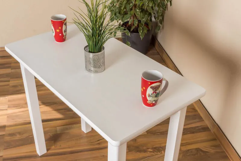 Kleiner weißer Tisch