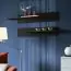 Außergewöhnliche Wohnwand Hompland 160, Farbe: Schwarz - Abmessungen: 170 x 260 x 40 cm (H x B x T), mit blauer LED-Beleuchtung